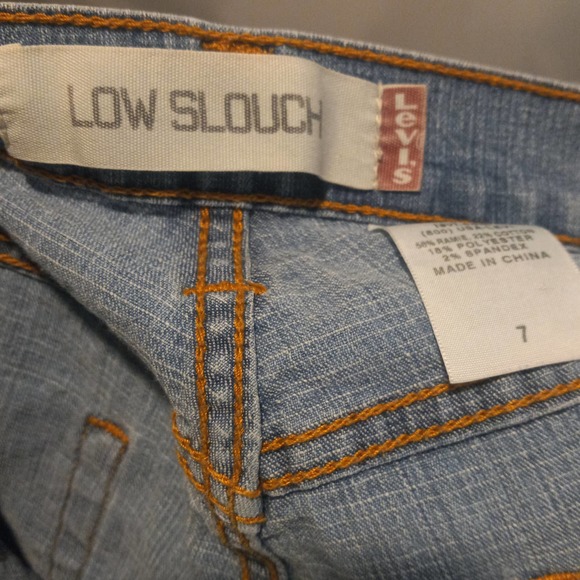 Levis Low Slouch Light Wash Cropped Jeans - Picture 6 of 6